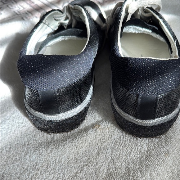 Dolce Vita Black and White Sneakers Classic Design - Picture 7 of 15